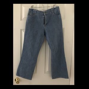 Womyn denim capris